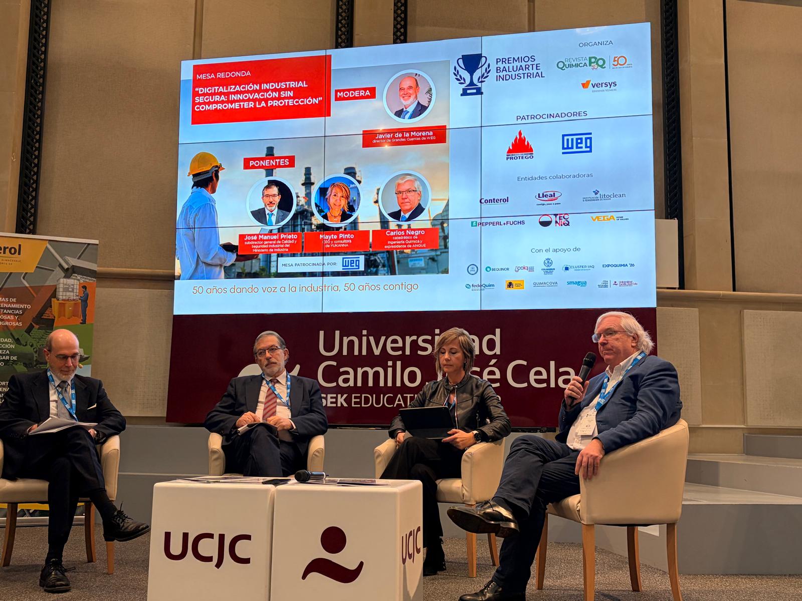 El profesor Carlos Negro y la profesora M. Concepción Monte participan en la Gala de entrega de los Premios Baluarte Industrial 2026, celebrada en el marco del 50º aniversario de la Revista Química PQ